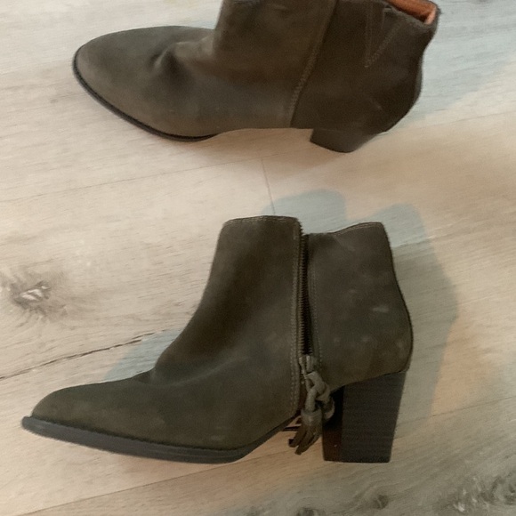 Vionic Madeline Exclusive Olive green size 8.5 Wide  tassels chunky Heels Zipper - Picture 6 of 12